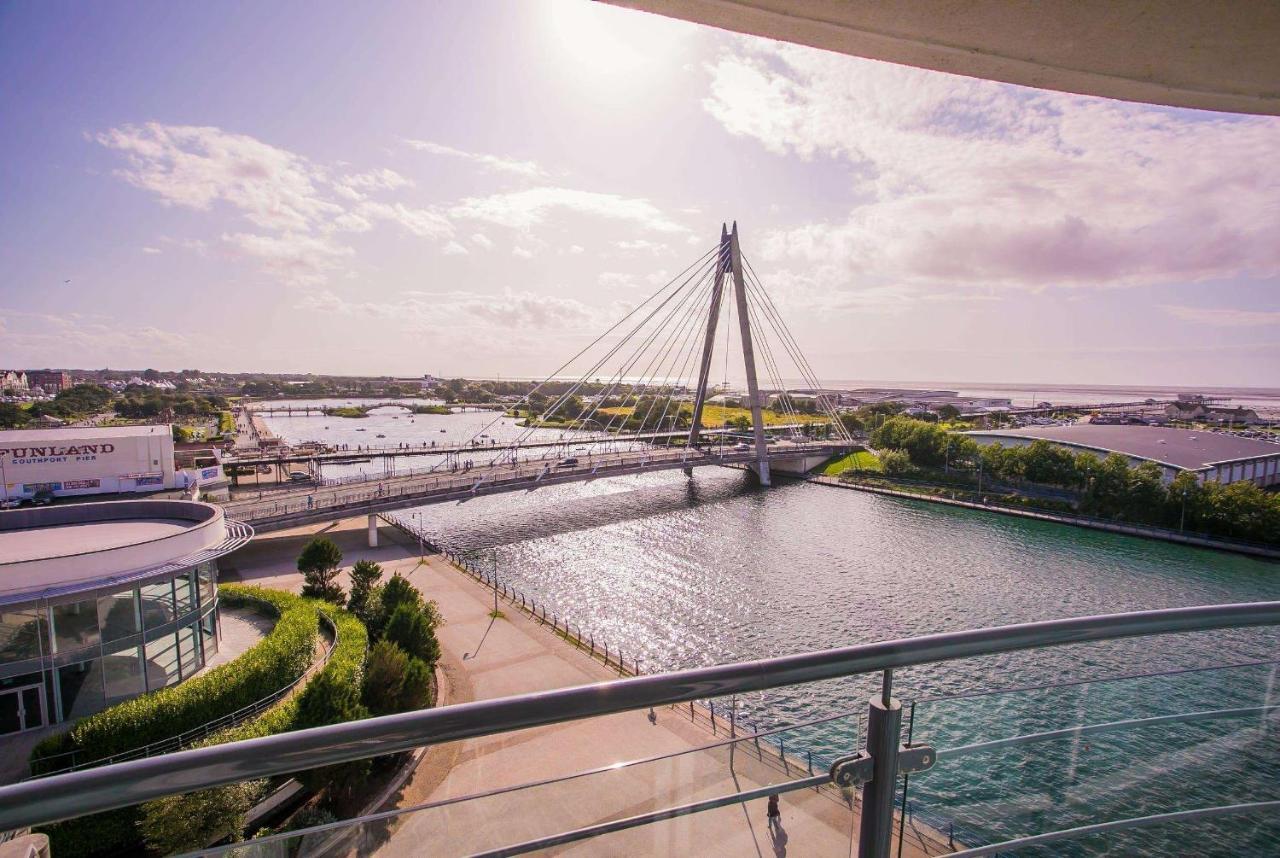 Waterfront Southport Hotel Buitenkant foto
